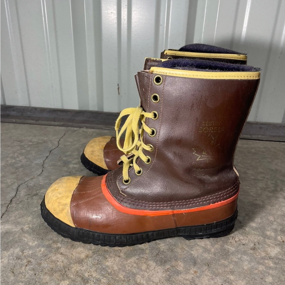 Vintage sorel steel toe boots*